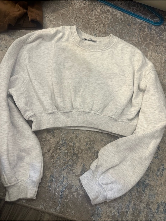 Zara Sweaters - Zara Light Heather Gray Cropped Crewneck Sweatshirt